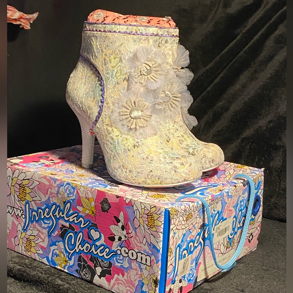 NIB Elegant Irregular Choice,Queen Velvet heeled booties,floral lace,appliqués,9